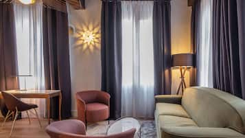 Ropa de cama de alta calidad, cubrecamas y minibar