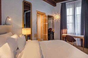 Junior Suite | Premium bedding, down comforters, minibar, in-room safe