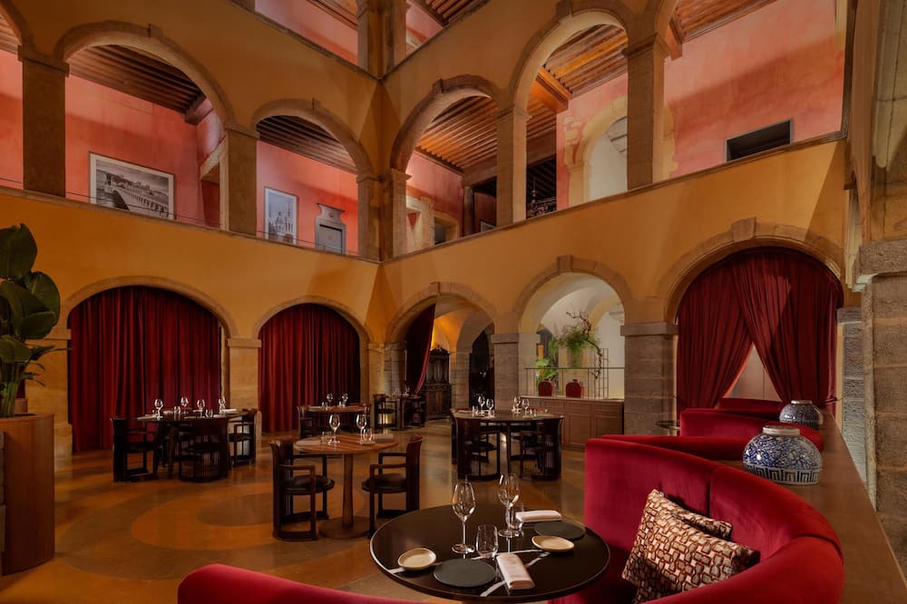 Cour des Loges Lyon, A Radisson Collection Hotel