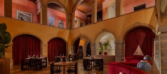 Cour des Loges Lyon, A Radisson Collection Hotel