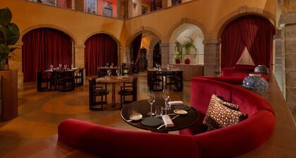 Cour des Loges Lyon, A Radisson Collection Hotel