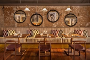 2 restaurants, lunch, dinner served; Modern European cuisine