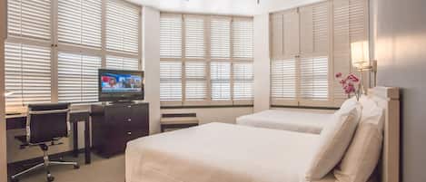 Deluxe Double Room | In-room safe, desk, iron/ironing board, free WiFi