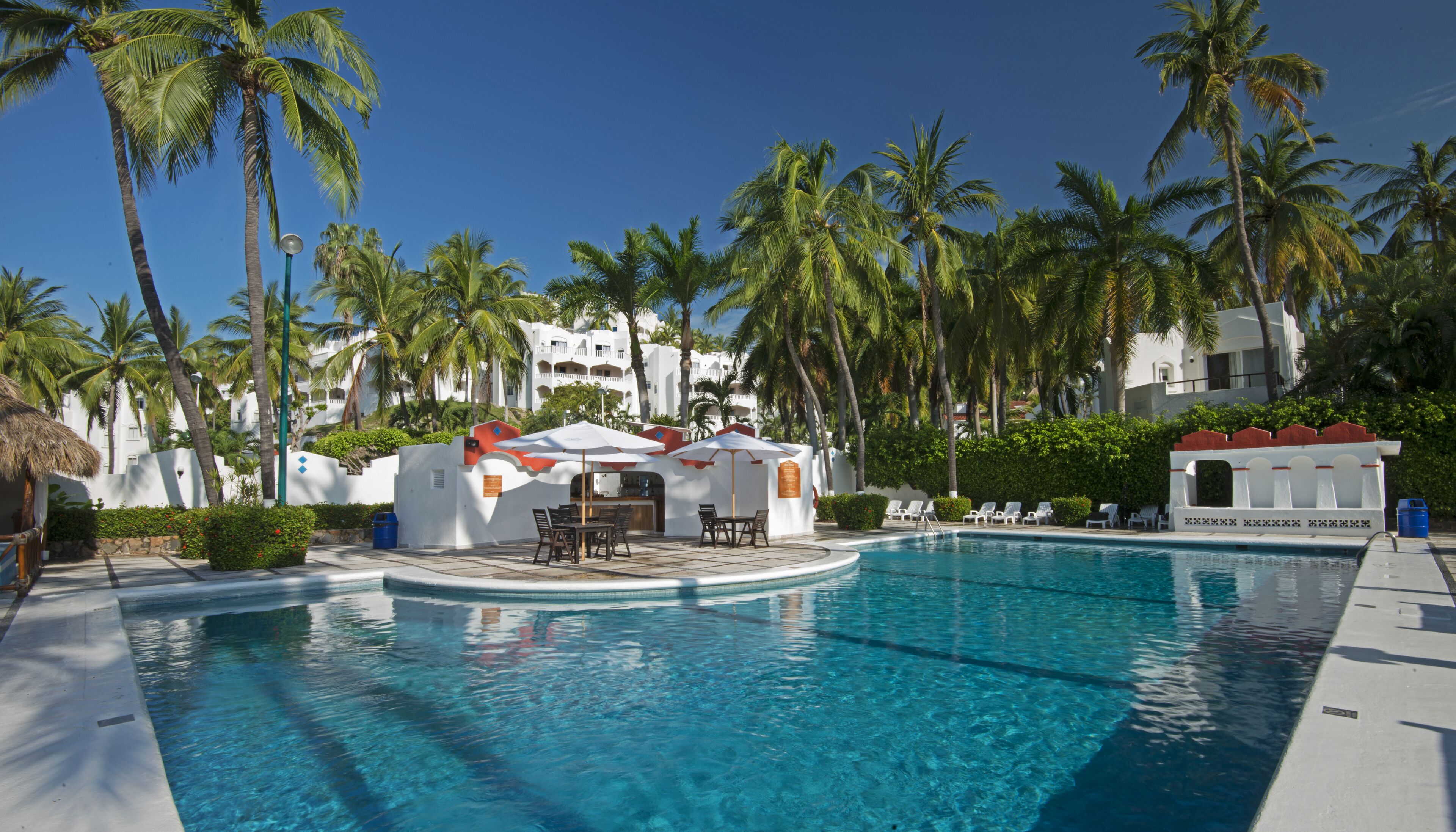 2 piscines extérieures