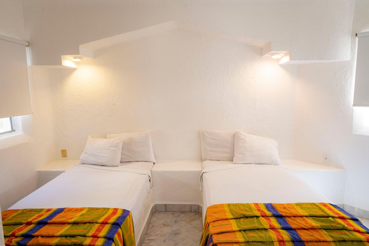 In-room safe, iron/ironing board, bed sheets