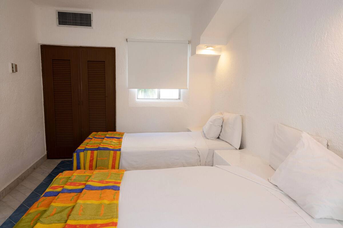 In-room safe, iron/ironing board (on request), bed sheets