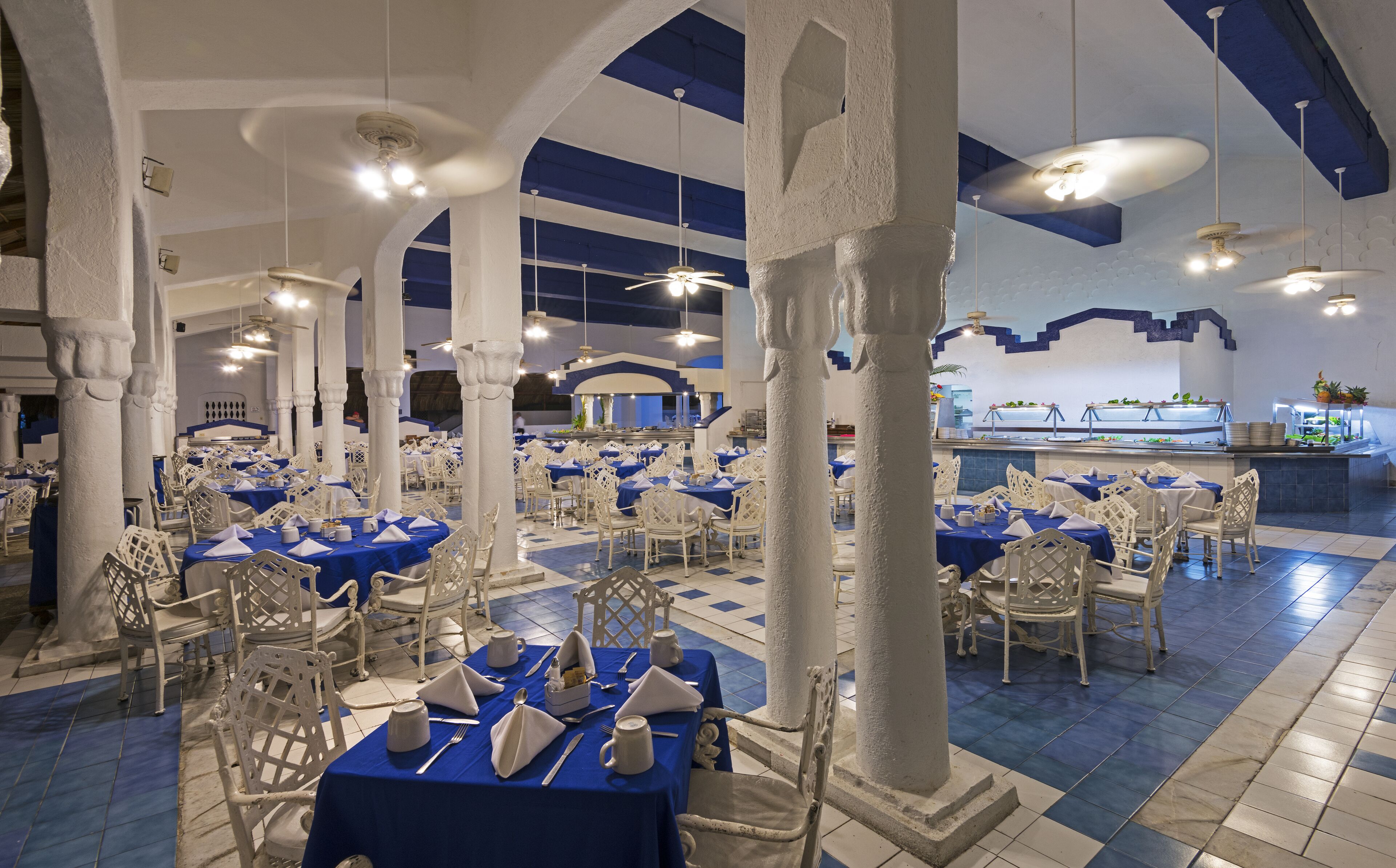 4 restaurants, breakfast, lunch, dinner served; seafood 