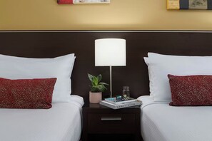 Standard Room, 2 Twin Beds | Minibar, in-room safe, desk, iron/ironing board