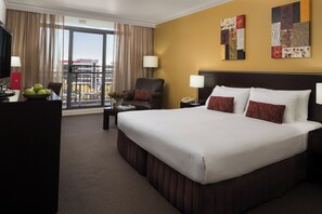 Superior Room, 1 King Bed, Balcony | Minibar, in-room safe, desk, iron/ironing board - Visy Dior Hotel (Norwest)