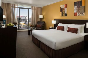 Superior Room, 1 King Bed, Balcony | Minibar, in-room safe, desk, iron/ironing board - Visy Dior Hotel (Norwest)