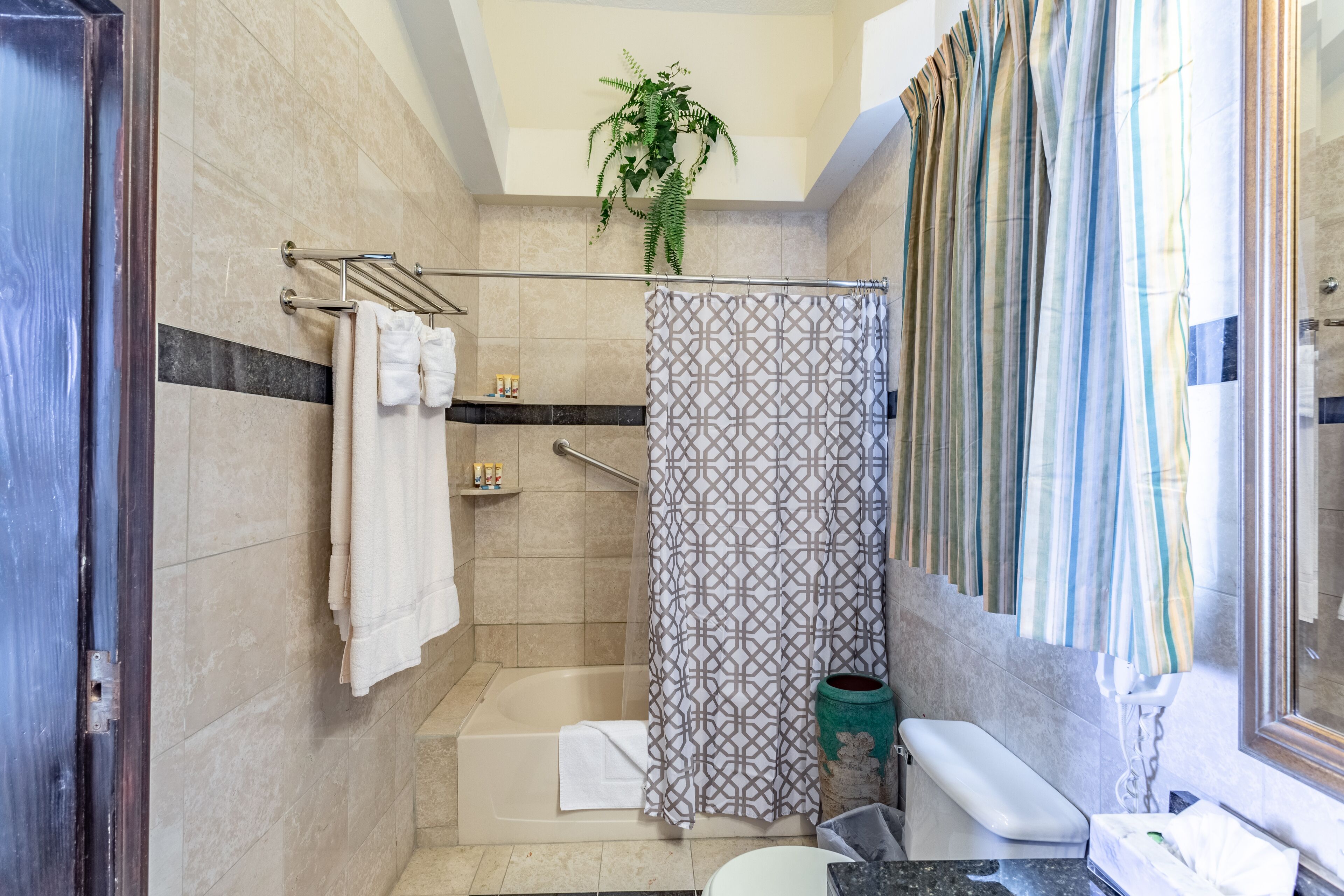 junior studio suite, 1 bedroom, balcony, ocean view (cliffside) | bathroom | free toiletries, hair dryer, towels