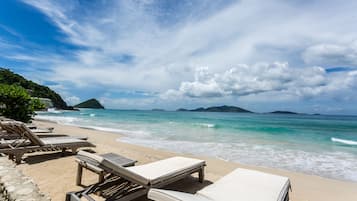 Chambre, 1 très grand lit, balcon, en front de plage | Vue sur la plage/l’océan