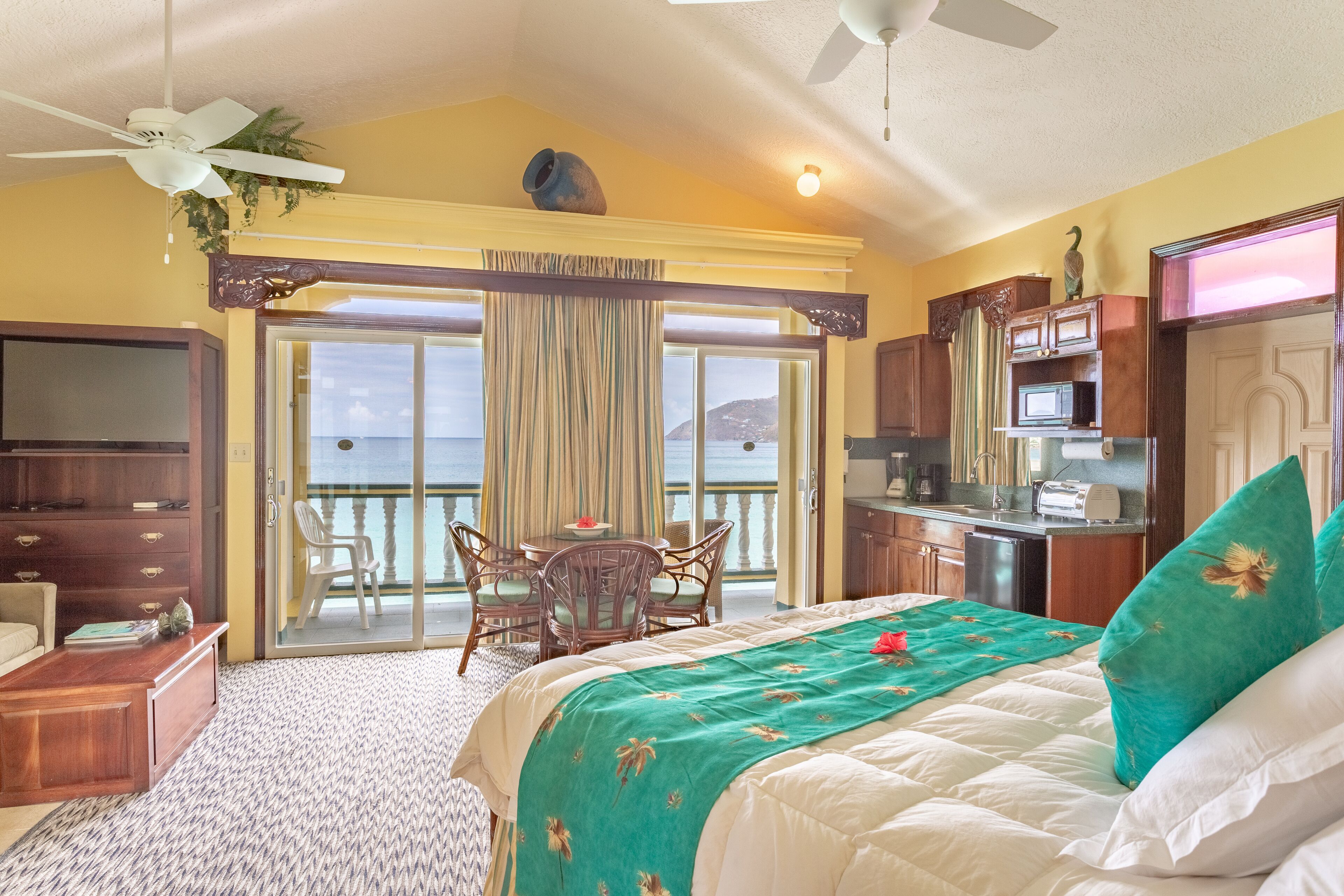 deluxe suite, 1 king bed with sofa bed, ocean view (cliffside) | in-room safe, individually decorated, individually furnished, desk