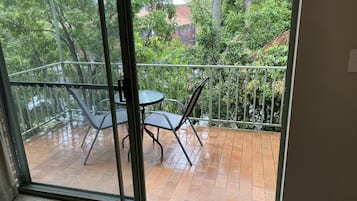 Executive Suite | 1 bedroom, minibar, desk, iron/ironing board