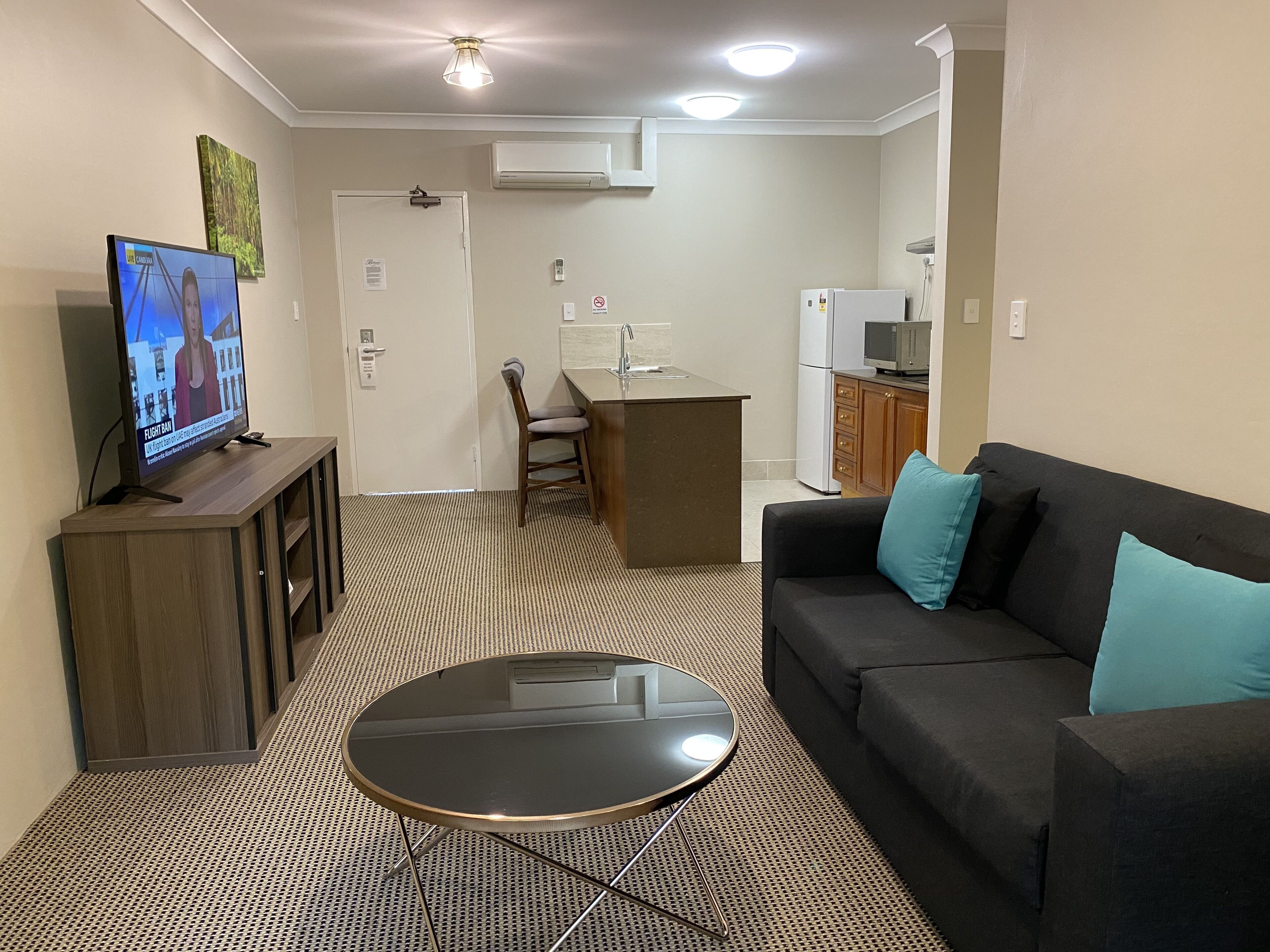 one bedroom apartment deluxe | 1 bedroom, minibar, desk, iron/ironing board