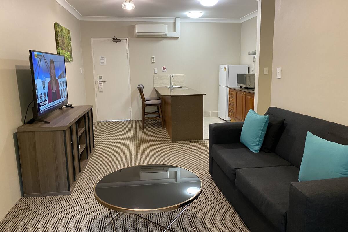 one bedroom apartment deluxe | 1 bedroom, minibar, desk, iron/ironing board