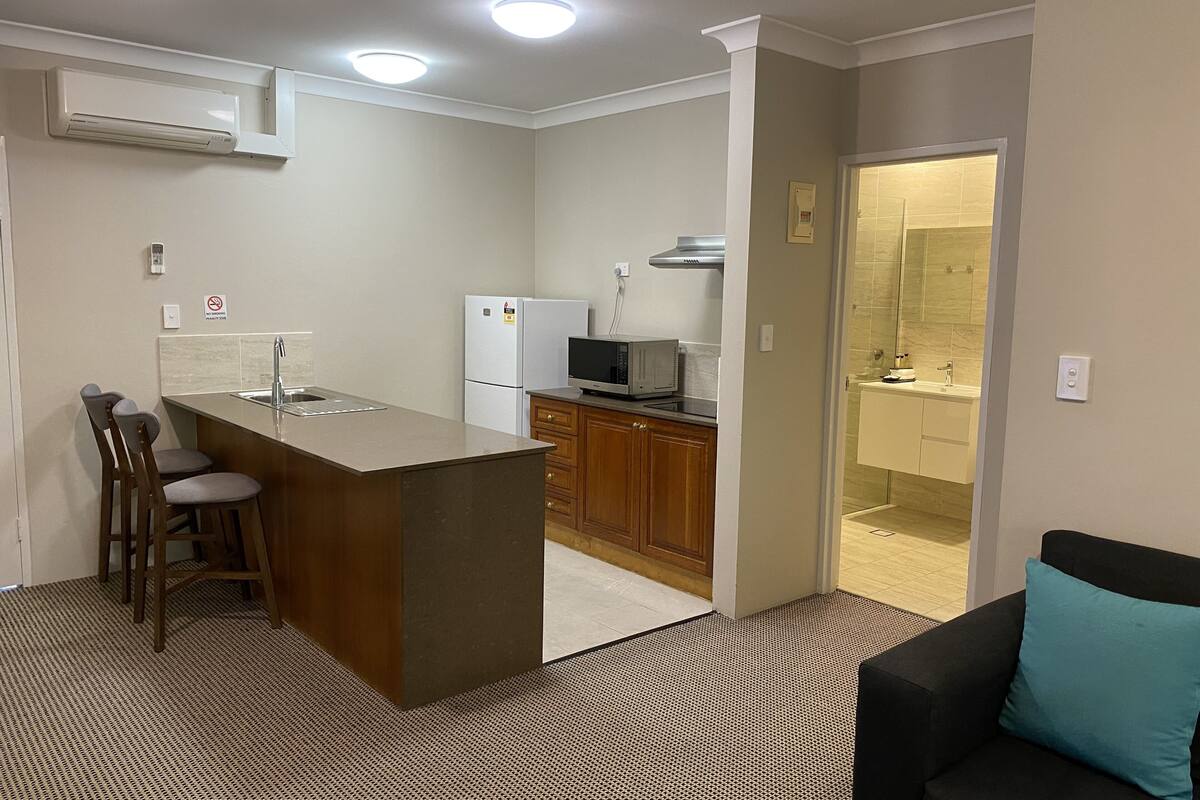 one bedroom apartment deluxe | 1 bedroom, minibar, desk, iron/ironing board