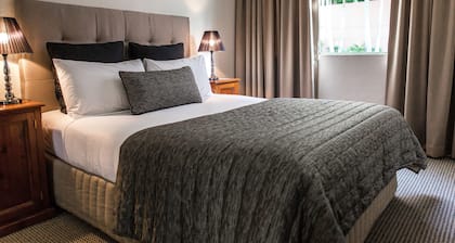The Belmore Apartments Hotel