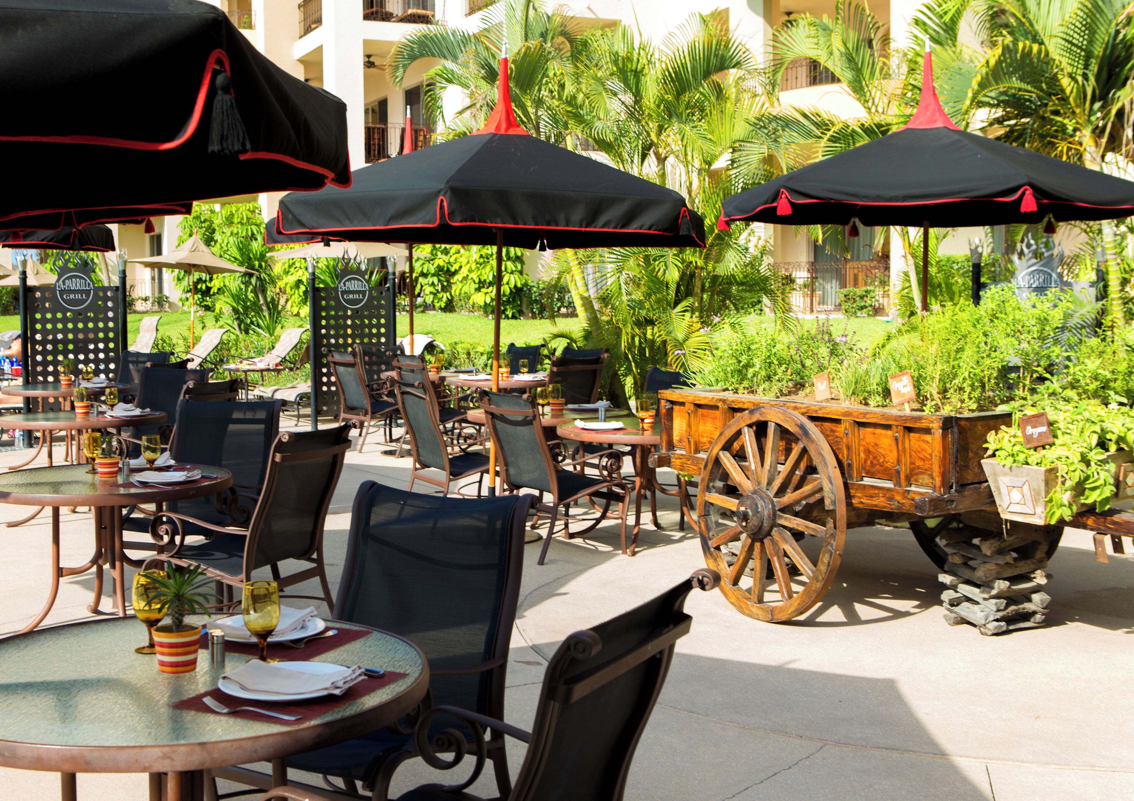 2 restaurants, breakfast, lunch, dinner served; international cuisine