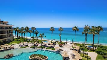 2 piscinas al aire libre, sombrillas, sillones reclinables de piscina
