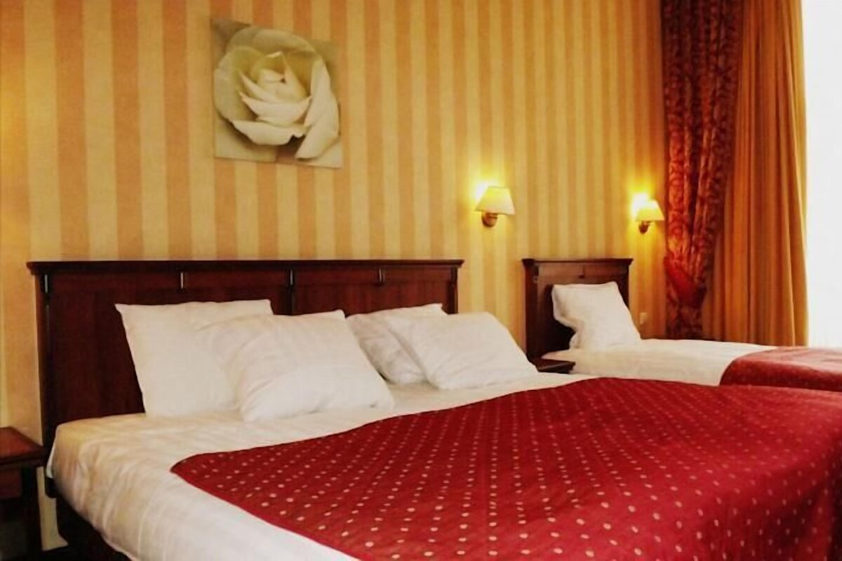 Standard Triple Room | Minibar, in-room safe, desk, free WiFi