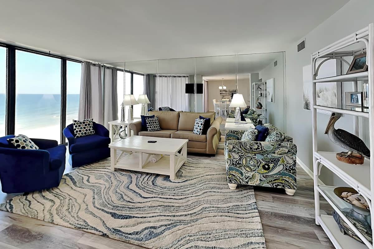 Appartamento, letti multipli, balcone, vista oceano (T2 606 - No Pets Allowed) | Area soggiorno | TV 27 pollici con canali via cavo, lettore DVD