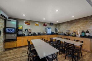 Free daily continental breakfast - Quality Inn JFK Airport Rockaway Blvd (Jamaica)