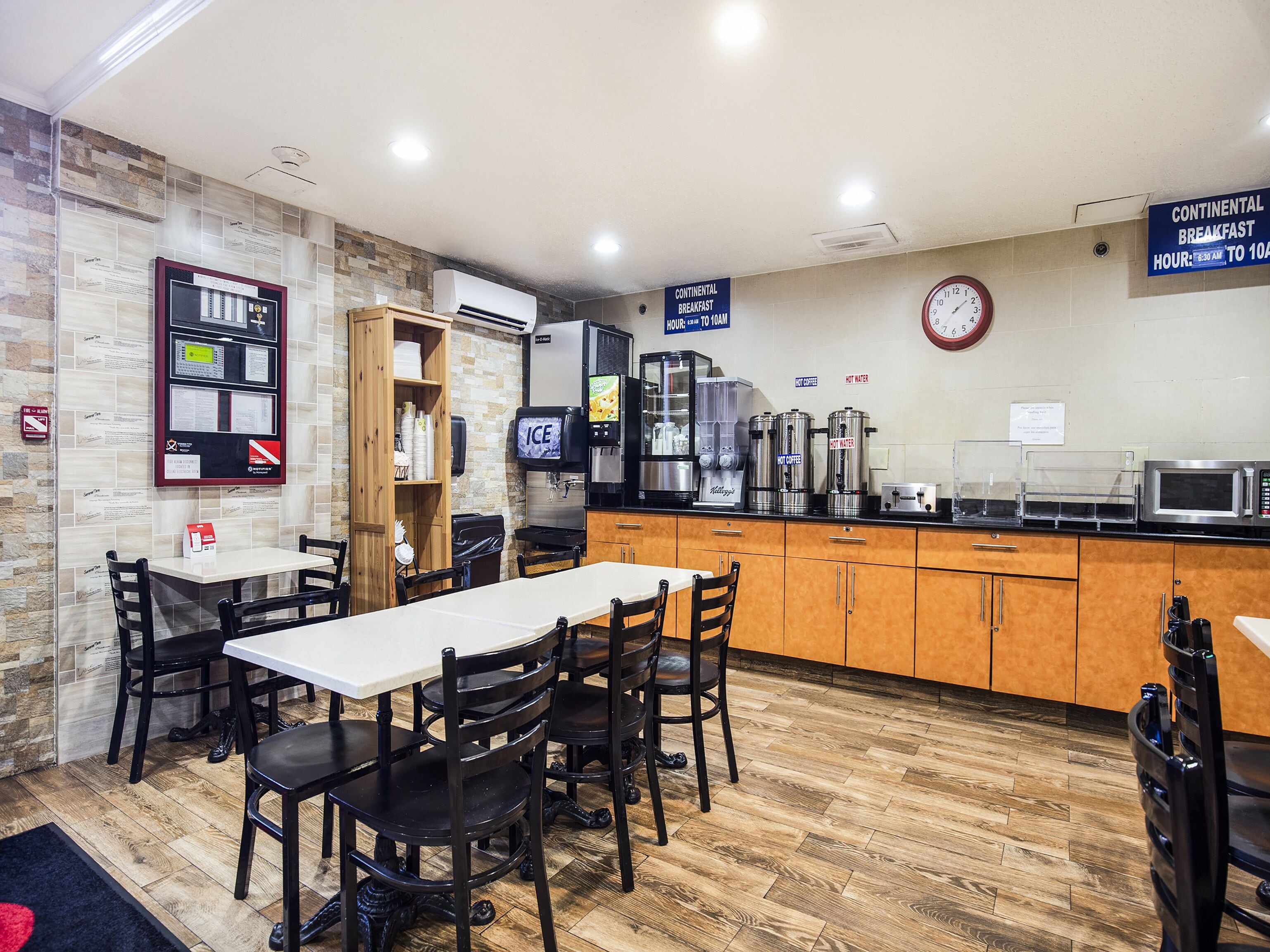 free daily continental breakfast