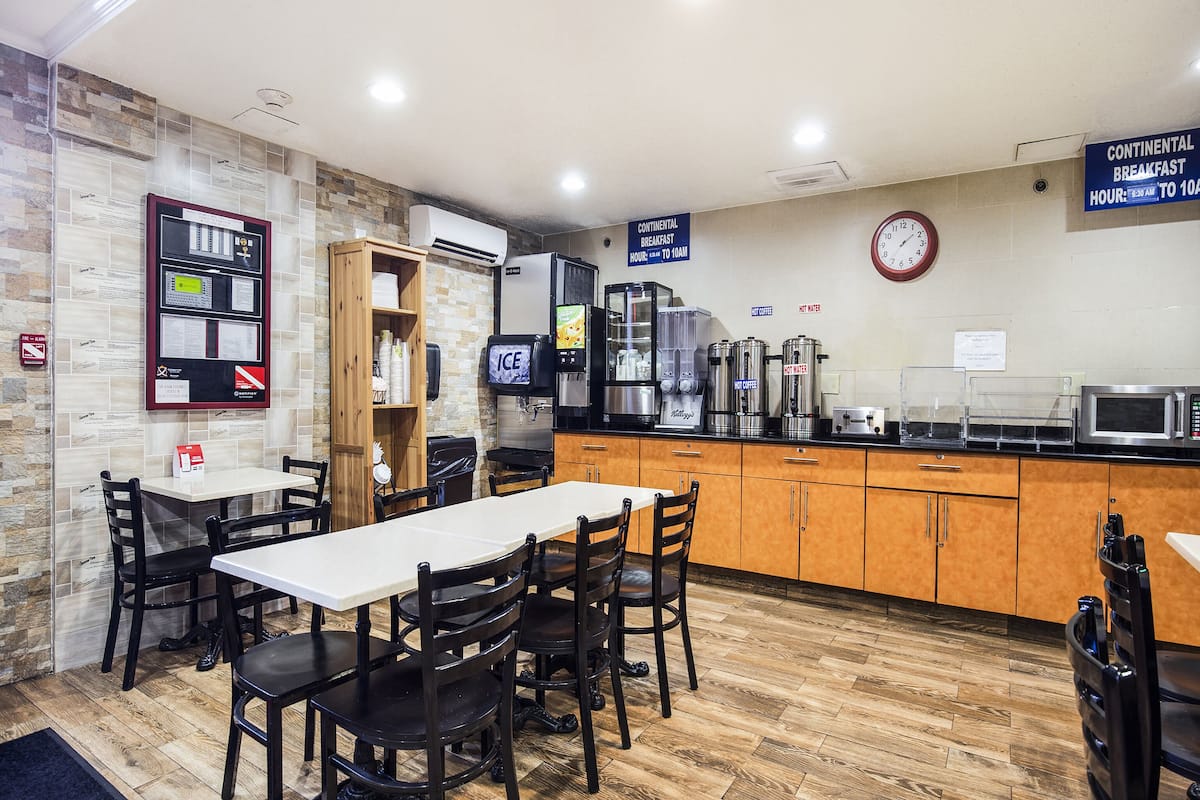 free daily continental breakfast