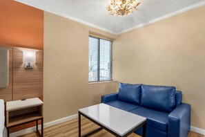 Bureau, chambres insonorisées, fer et planche à repasser, Wi-Fi gratuit