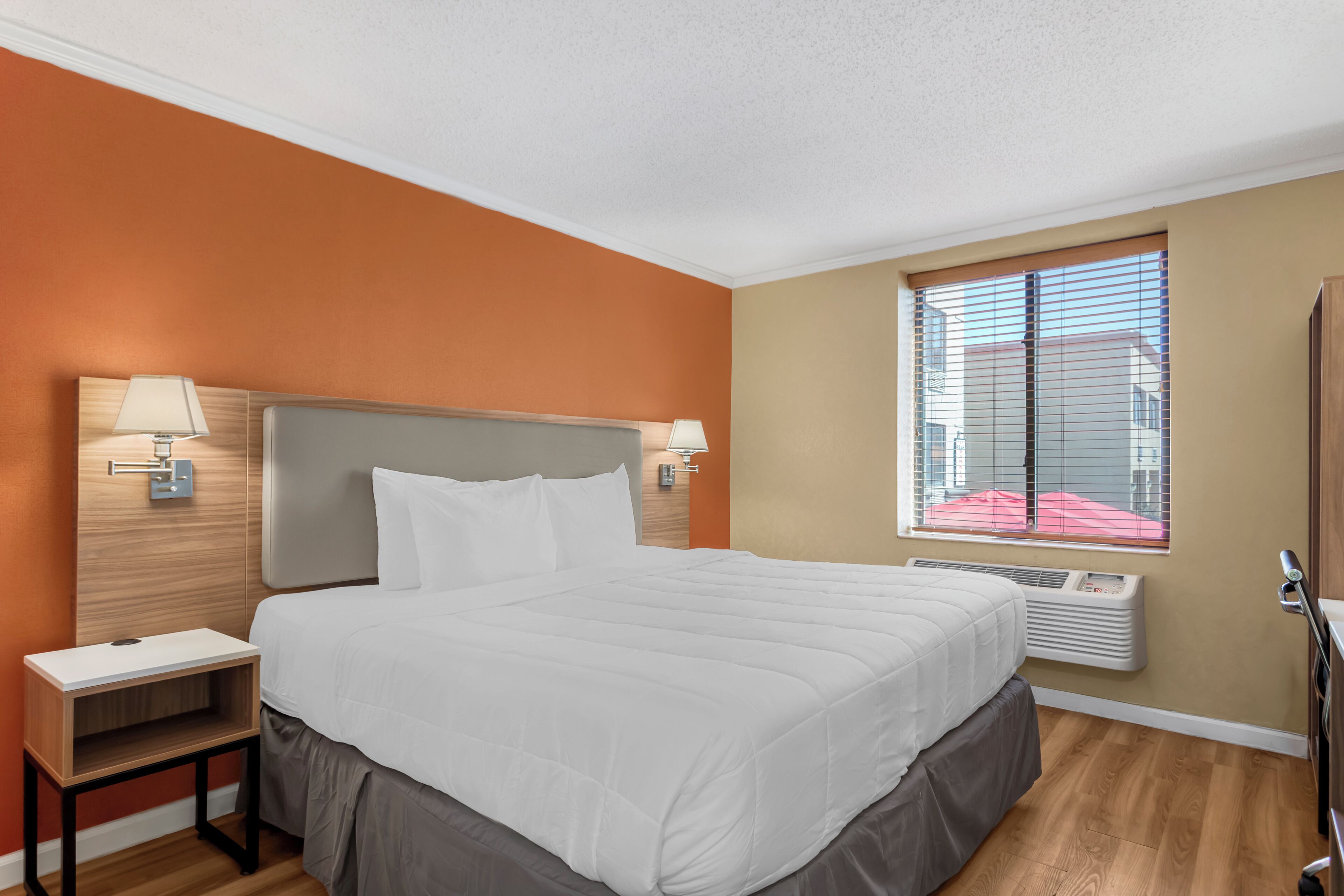 Bureau, chambres insonorisées, fer et planche à repasser, Wi-Fi gratuit