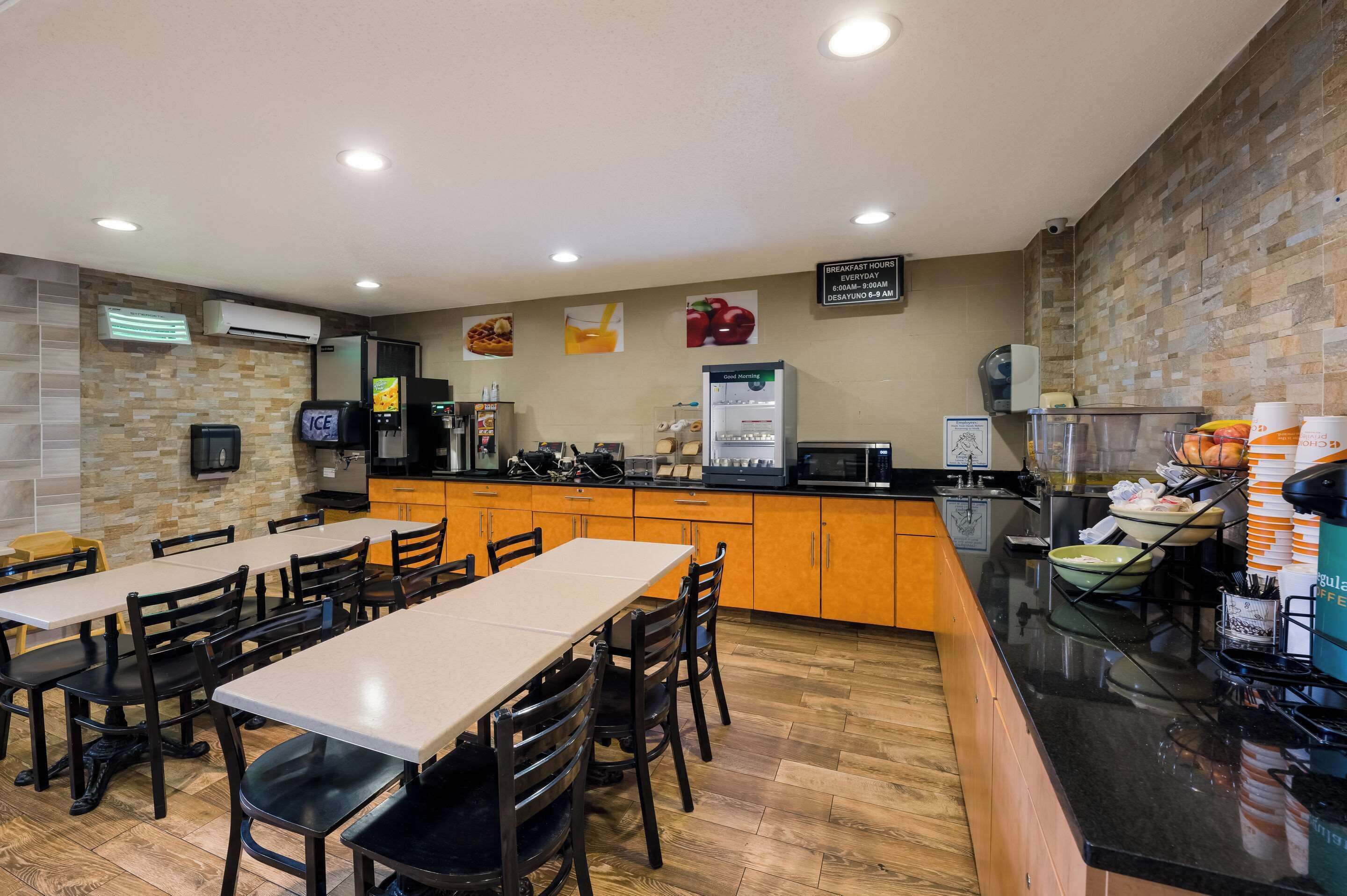 free daily continental breakfast