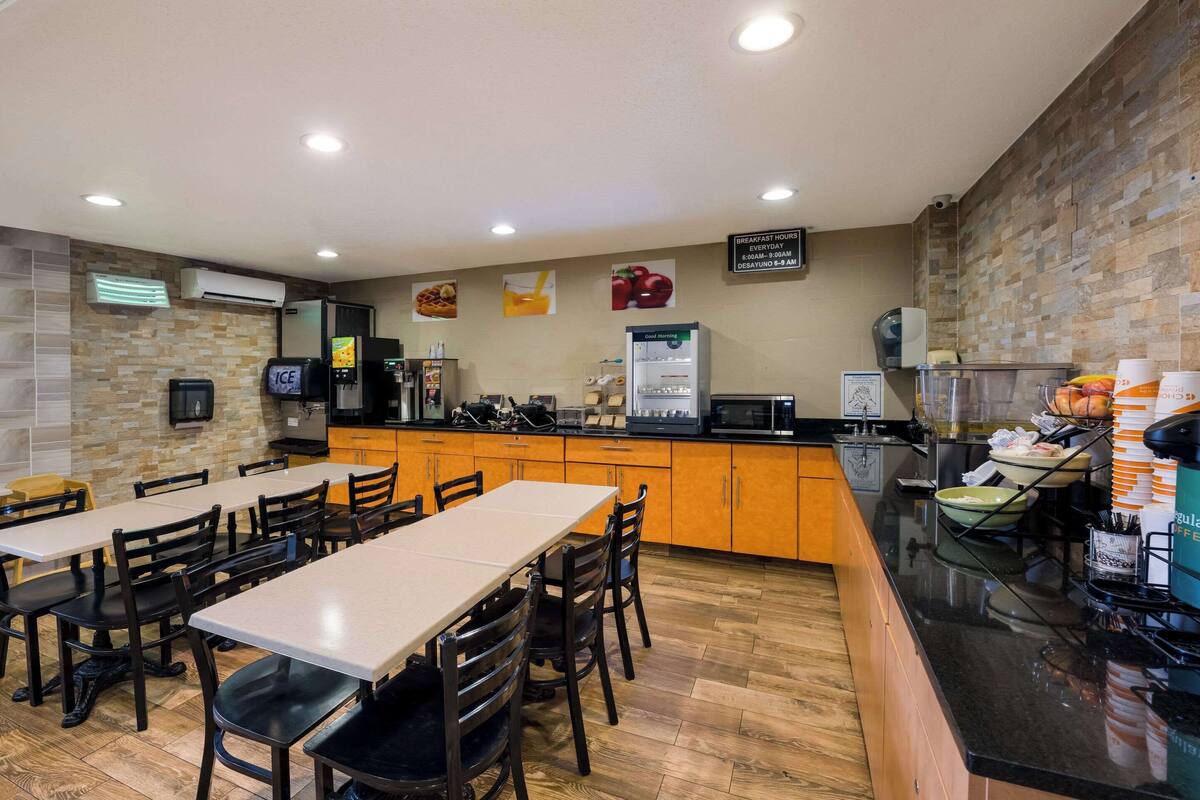 free daily continental breakfast