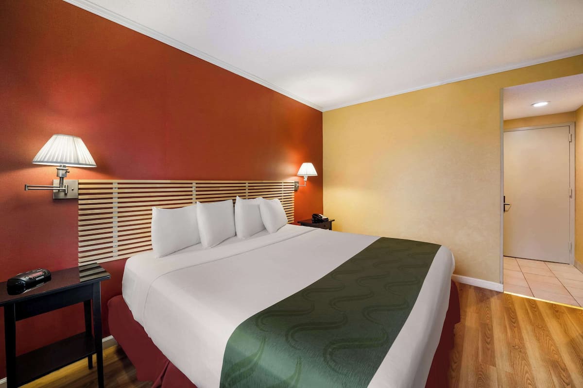 Room, 1 King Bed, Accessible, Non Smoking | 1 bedroom, desk, soundproofing, iron/ironing board