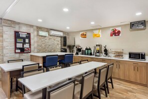 Desayuno continental gratuito y diario