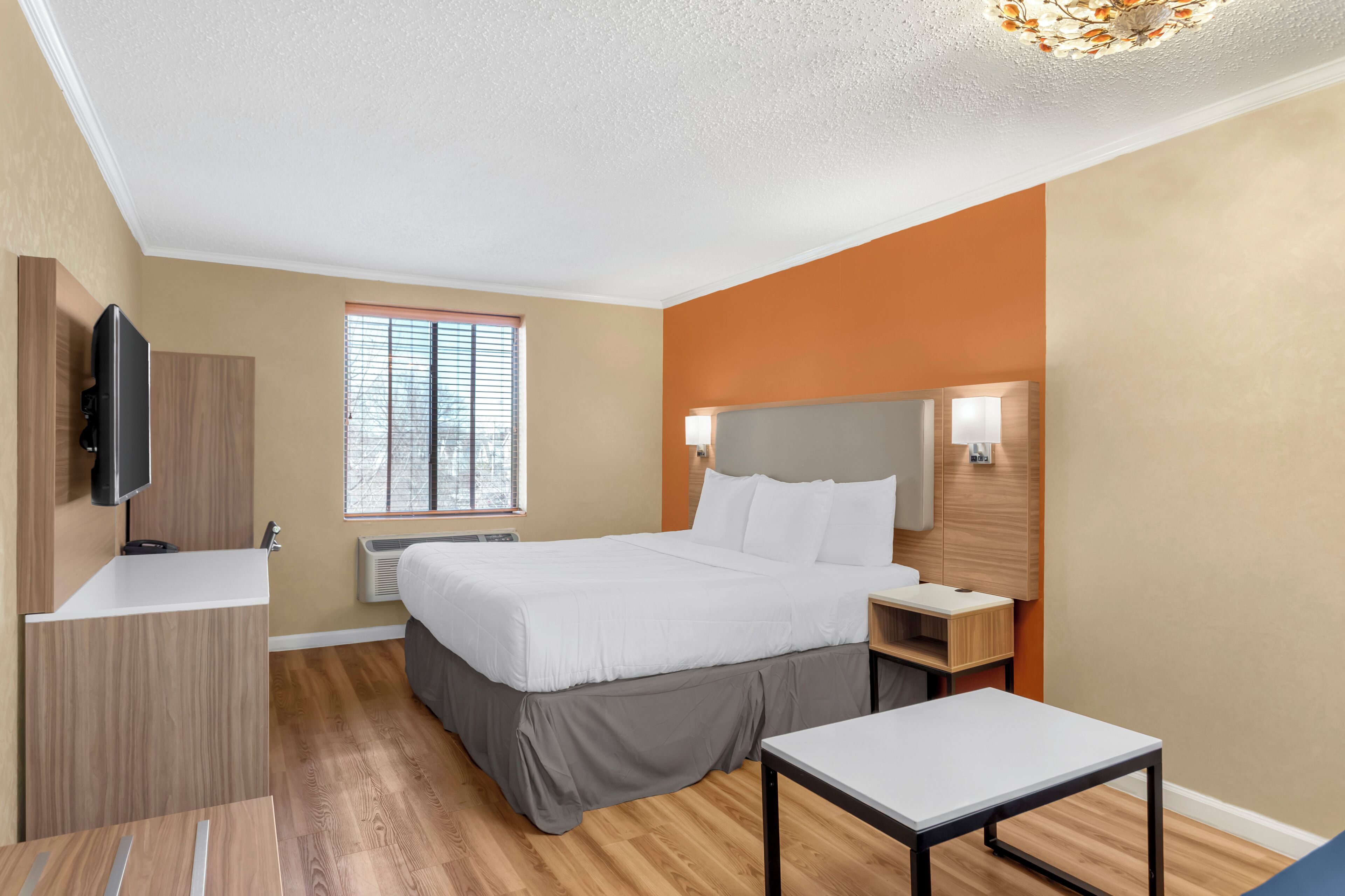 Suite, 1 très grand lit, non-fumeurs | Bureau, chambres insonorisées, fer et planche à repasser, Wi-Fi gratuit