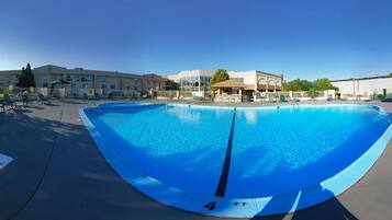 Piscine extérieure