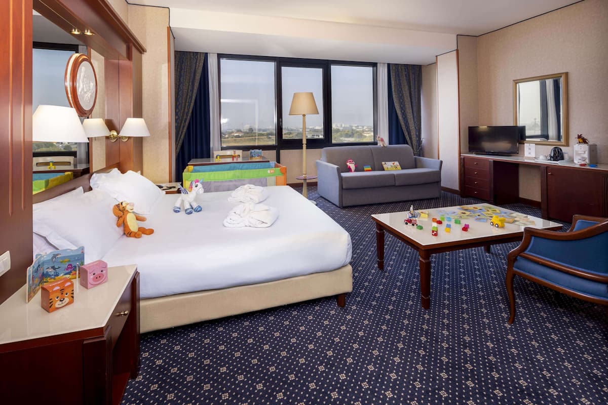 family room, 1 king bed (sofabed is a double bed) | 1 bedroom, down duvets, in-room safe, desk