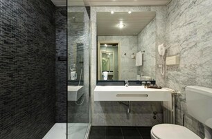 Combined shower/tub, deep soaking tub, rainfall showerhead, hair dryer
