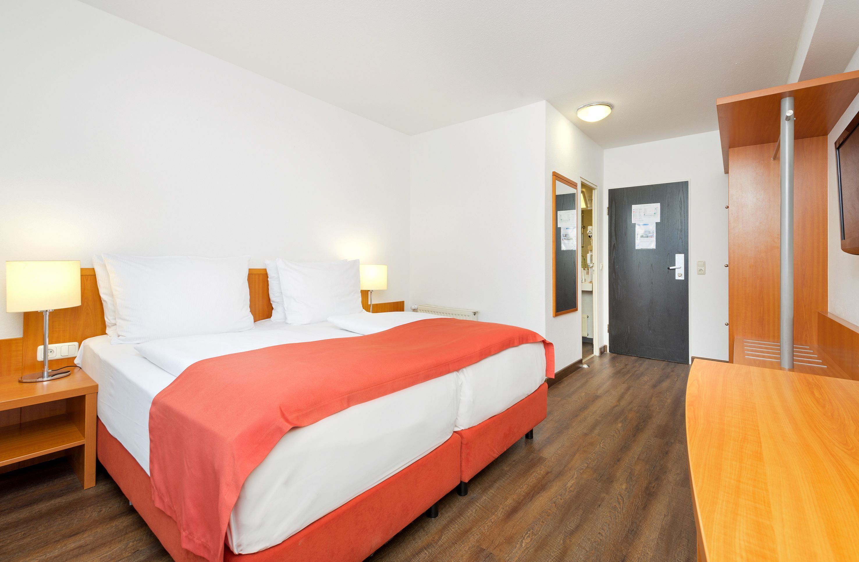 Premium bedding, in-room safe, desk, blackout drapes