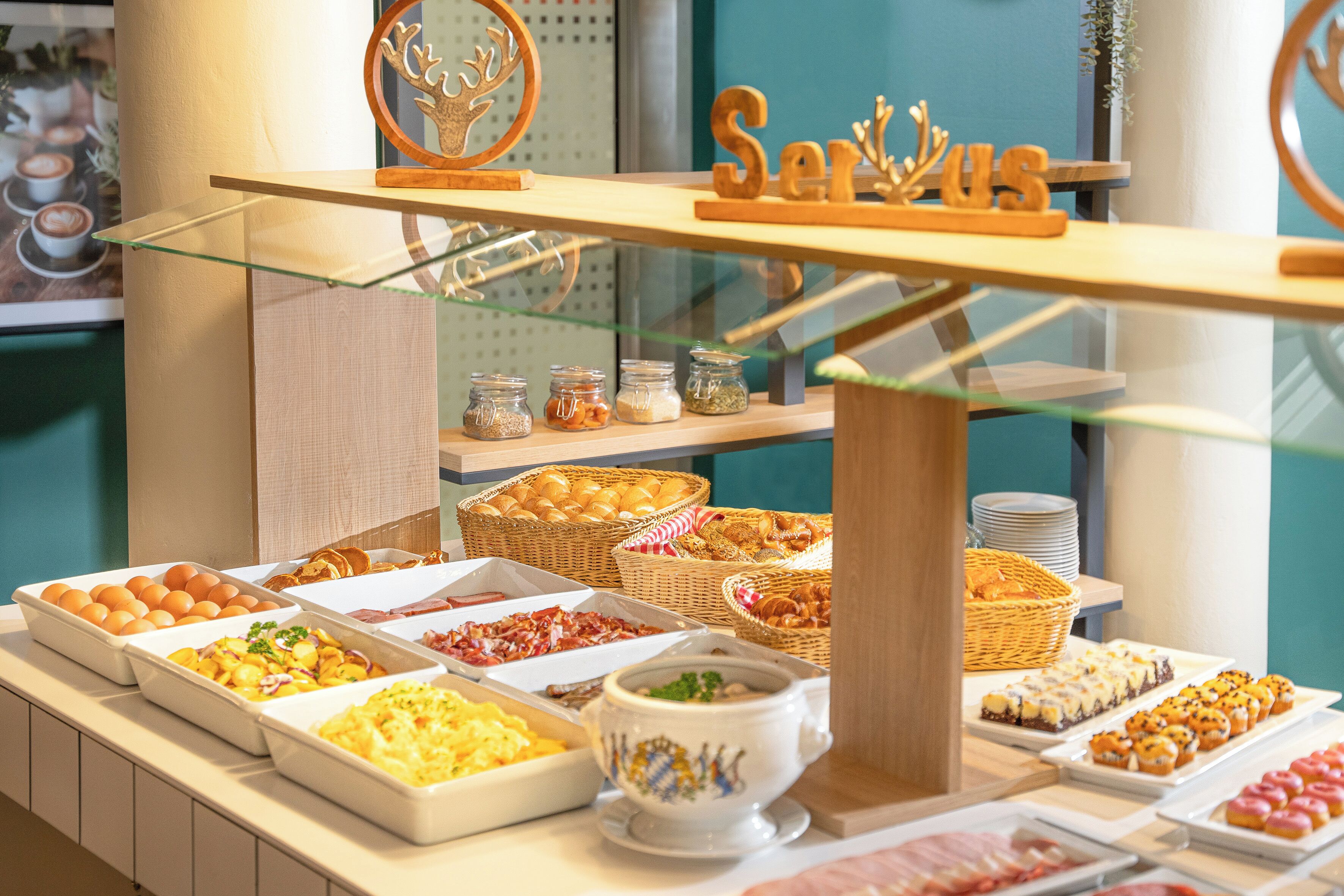 Daily buffet breakfast (EUR 19 per person)