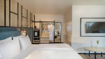 Hypo-allergenic bedding, in-room safe, desk, blackout curtains