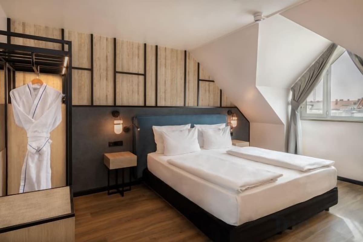 Premium bedding, in-room safe, desk, blackout curtains