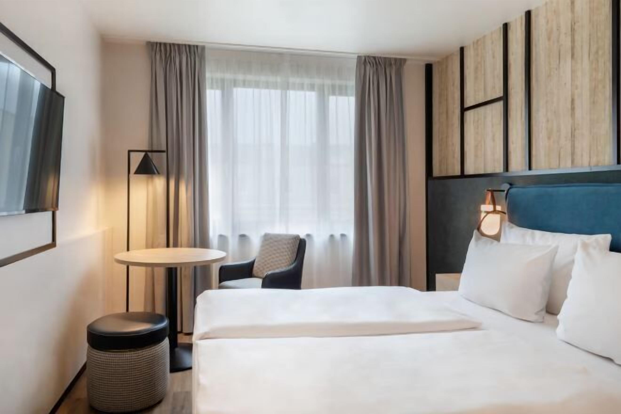 Premium bedding, in-room safe, desk, blackout curtains