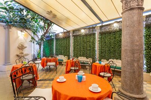 Daily continental breakfast (EUR 10 per person)