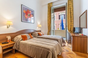 Camera Classic con letto matrimoniale o 2 letti singoli | Minibar, una cassaforte in camera, con stile personalizzato