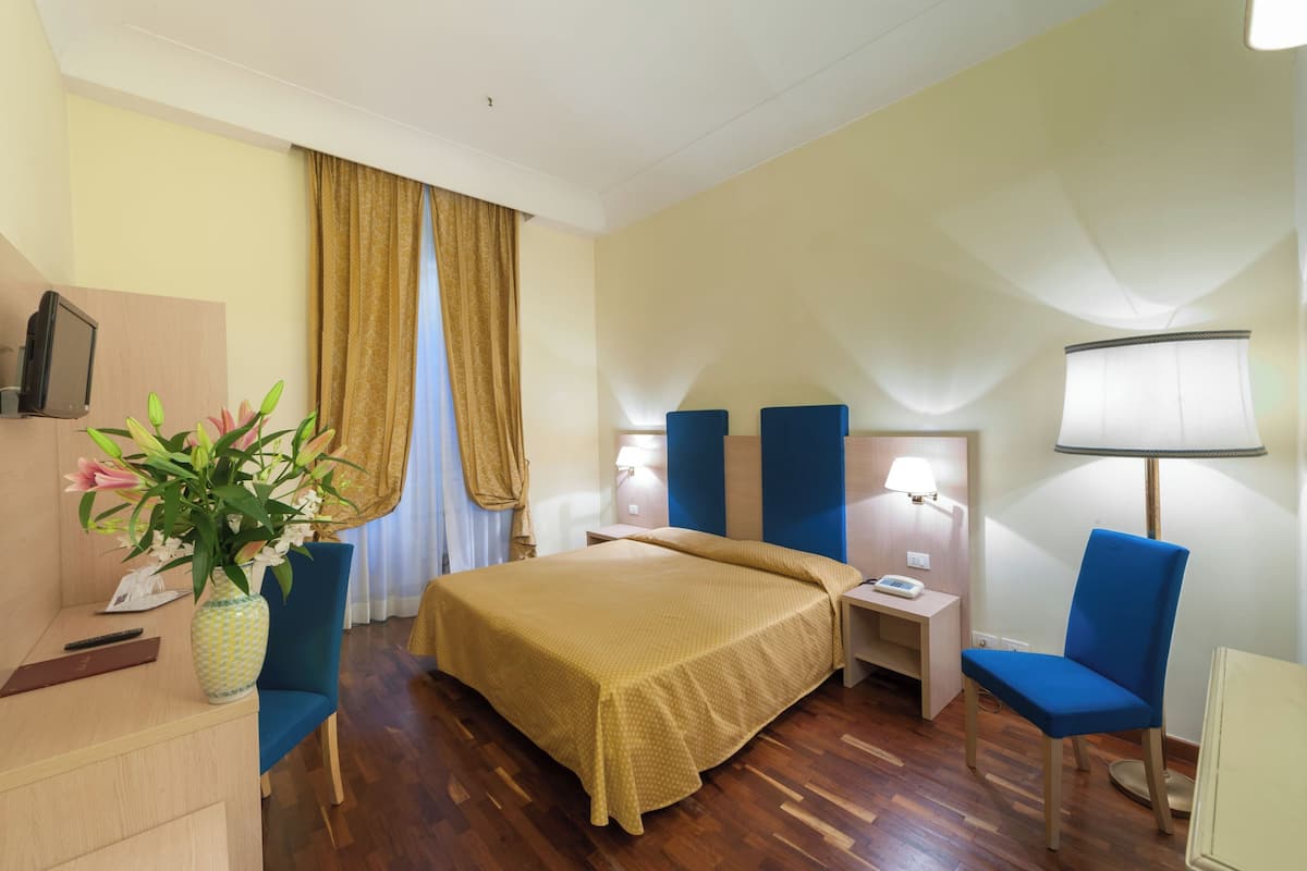 Minibar, in-room safe, individually decorated, individually furnished