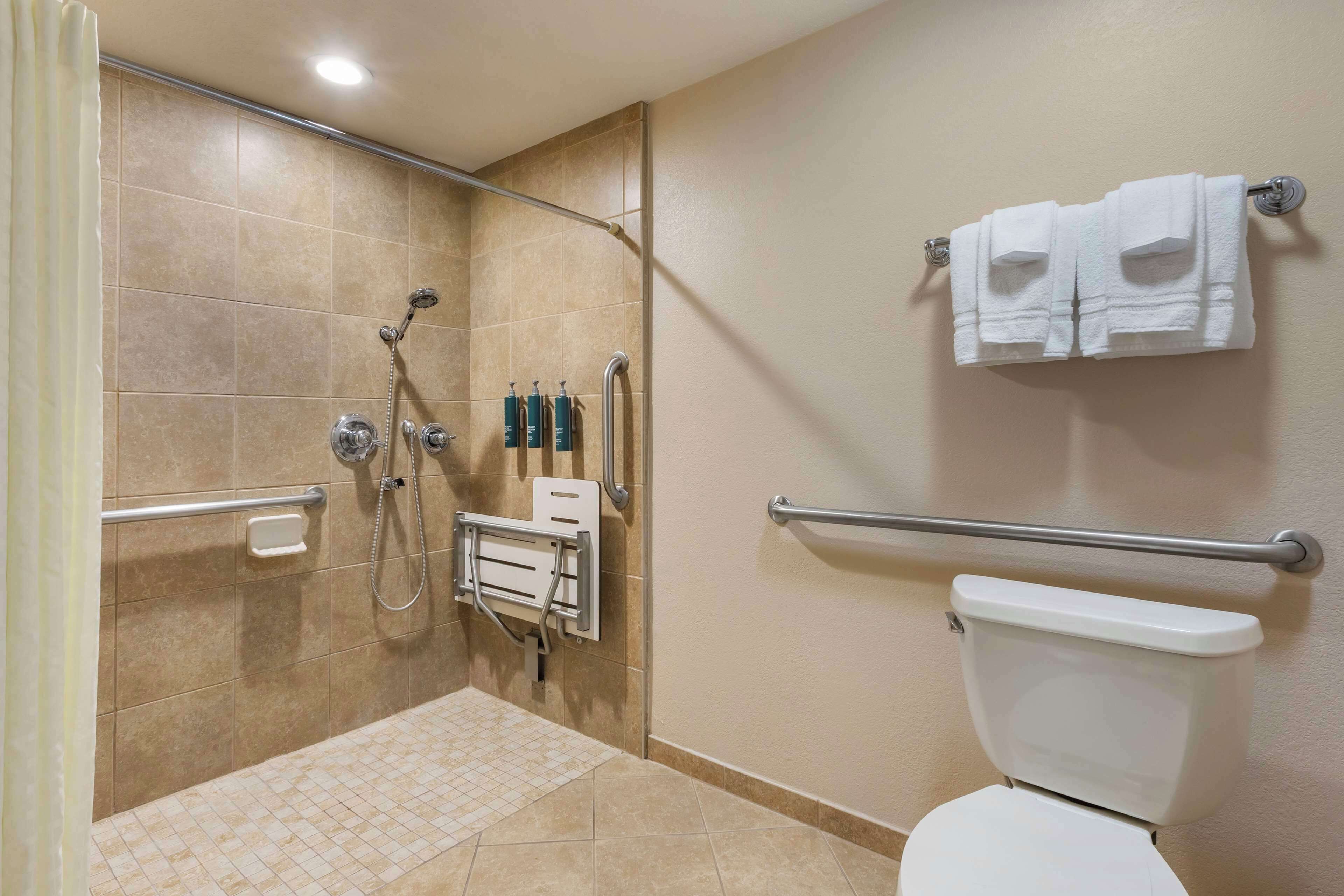 バスルームのシャワー