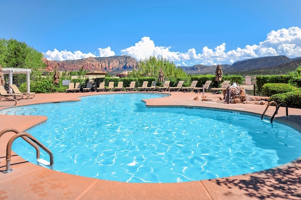 2 outdoor pools