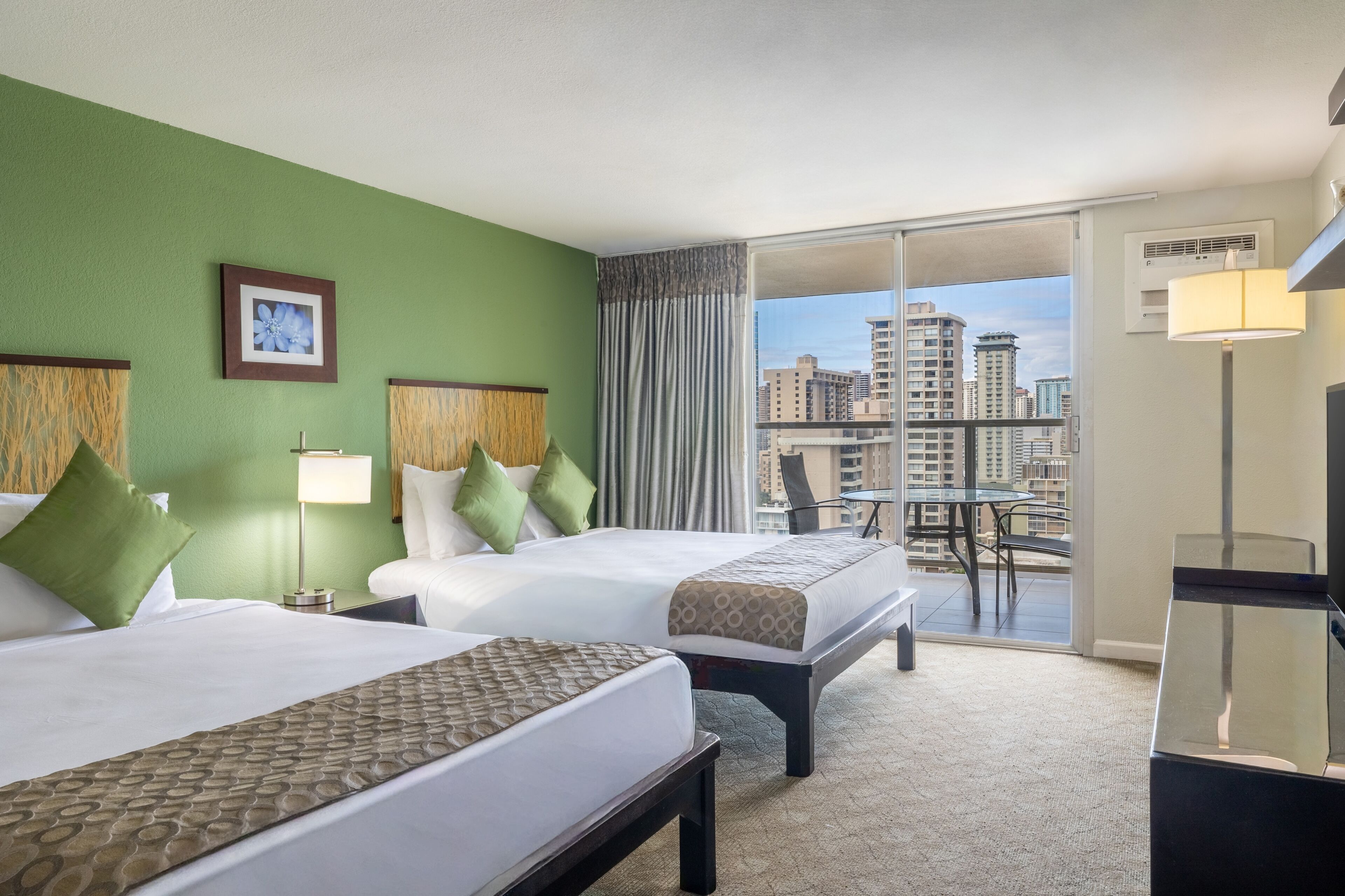 Deluxe-Zimmer, 2 Queen-Betten (Studio City View) | Zimmersafe, Schreibtisch, laptopgeeigneter Arbeitsplatz